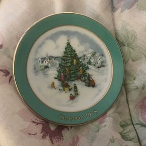 Avon Christmas 1978 Ornament with Teal and Gold Accents